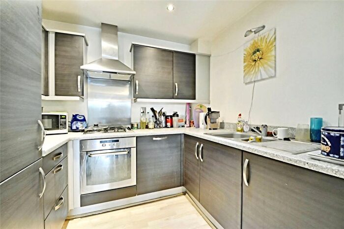 2 Bedroom Flat To Rent In Smoothfield Court, Hibernia Road, Hounslow, TW3