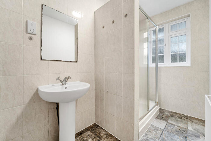 2 Bedroom Flat For Sale In The Holt, London Road, Morden, SM4