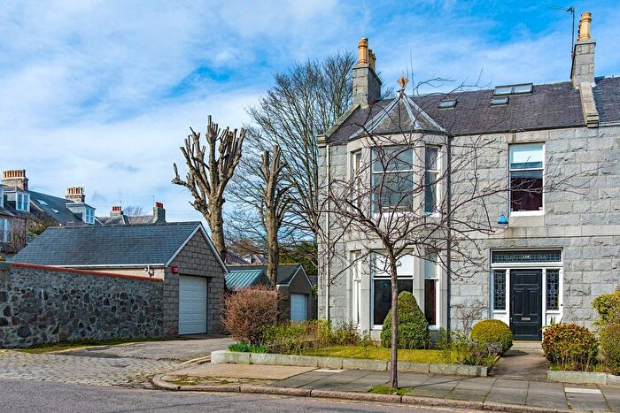 6 Bedroom Semi Detached House For Sale In Desswood Place, Aberdeen, AB15