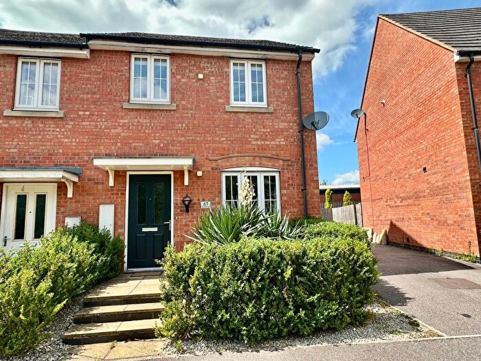 3 Bedroom Semi-Detached House For Sale In Discovery Close, Coalville, LE67
