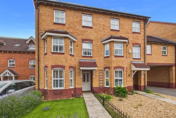 3 Bedroom Semi-Detached House For Sale In John Gold Avenue, Newark, NG24
