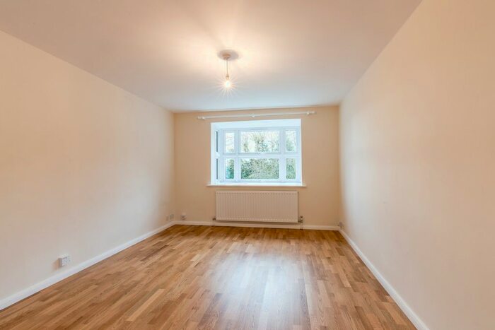 1 Bedroom Flat To Rent In Oakleigh Road North, London, N20