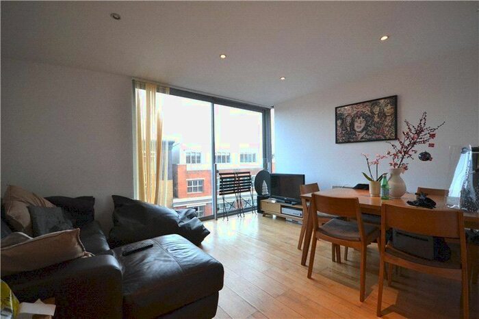 2 Bedroom Flat To Rent In Terracotta Court, Tower Bridge Road, London, SE1