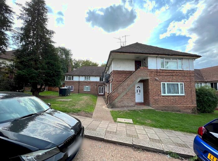 2 Bedroom Flat To Rent In Haydon Close, Kingsbury, NW9