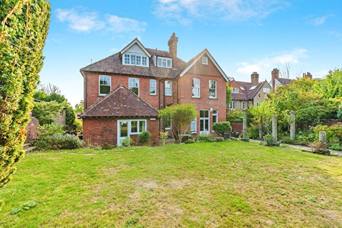 2 Bedroom Flat For Sale In Boyne Park, Tunbridge Wells, Kent, TN4