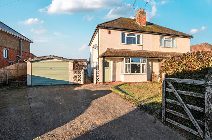 3 Bedroom Semi-Detached House For Sale In Loddon Bridge Road, Woodley, Reading, RG5