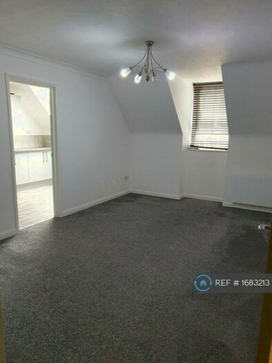 1 Bedroom Flat To Rent In High Street, Iver, SL0