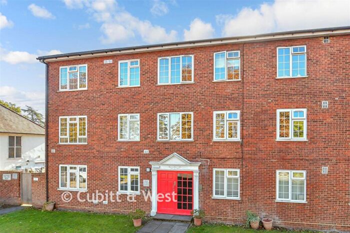 1 Bedroom Flat For Sale In Bucklers Way, Carshalton, Surrey, SM5