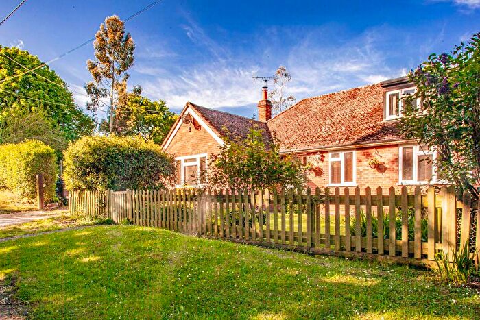 4 Bedroom Bungalow For Sale In Pibworth Farm Bungalows, Aldworth, RG8