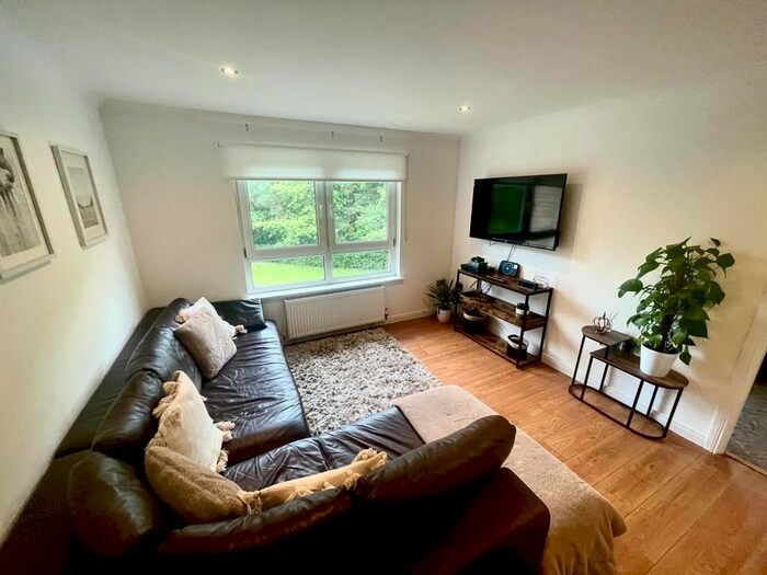 2 Bedroom Flat To Rent In Mill Road, Invergowrie, Dundee, DD2