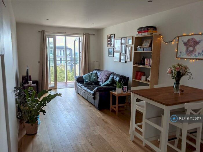 2 Bedroom Flat To Rent In Love Lane, London, SE18