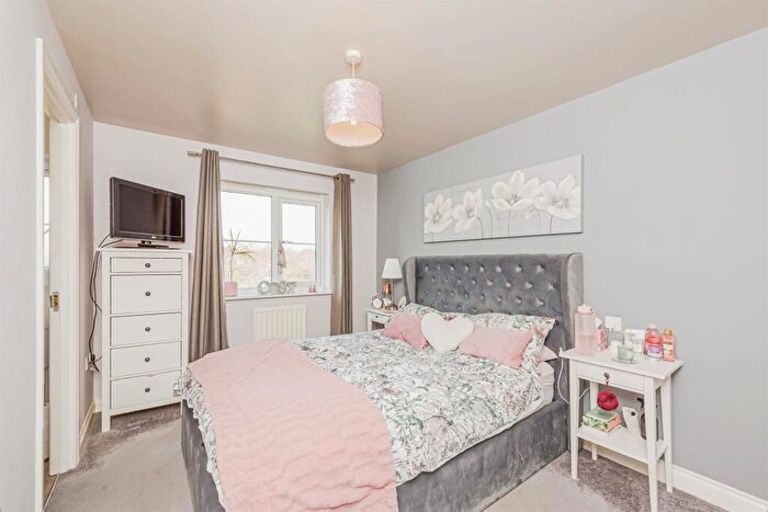 3 Bedroom End Of Terrace House For Sale In Campion Gardens, Birmingham, B24
