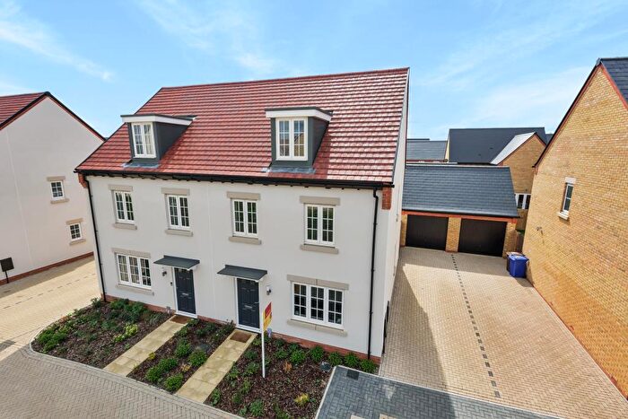 3 Bedroom Semi-Detached House To Rent In Doncaster Close, Bicester, OX26