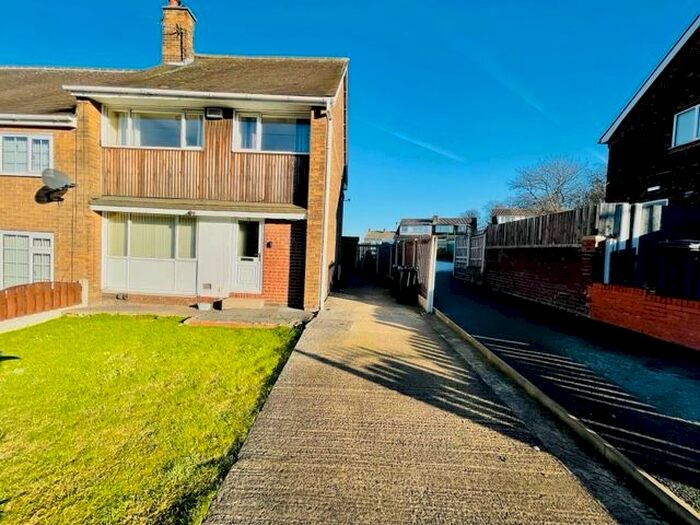 3 Bedroom Semi-Detached House To Rent In Creswick Road, East Herringthorpe S65