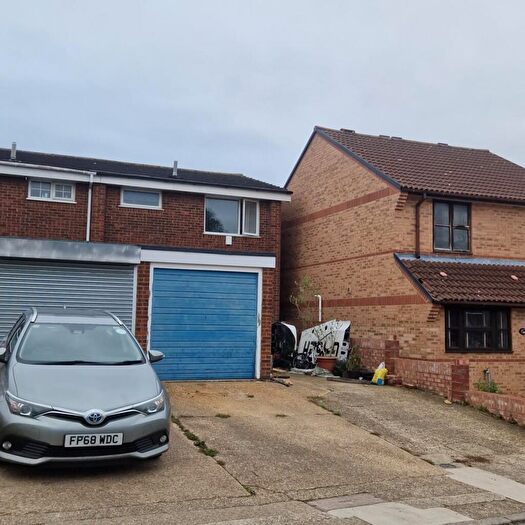 3 Bedroom House To Rent In Copper Beech Close, Clayhall, IG5