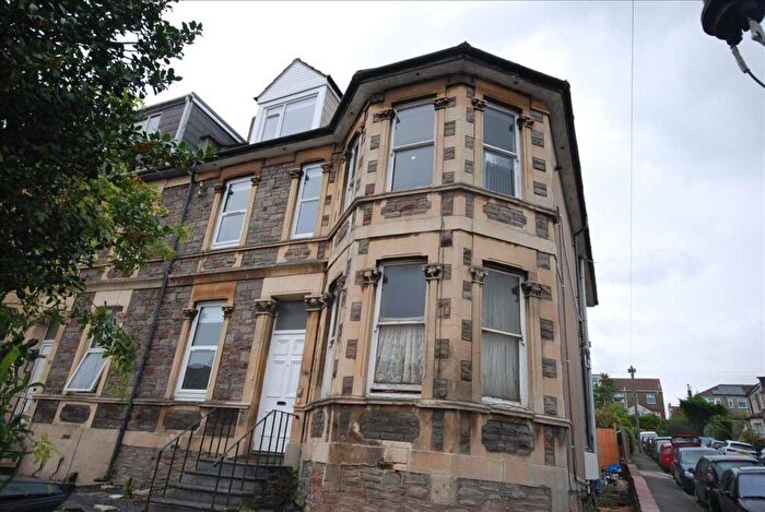 10 Bedroom End Of Terrace House To Rent In Chesterfield Road, BS6