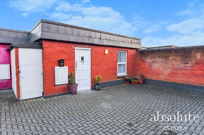 2 Bedroom Flat To Rent In Church Lane, Putnoe Area, Bedford, MK41