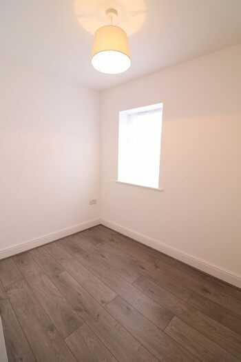 3 Bedroom Flat To Rent In Hedworth Avenue, Waltham Cross, EN8