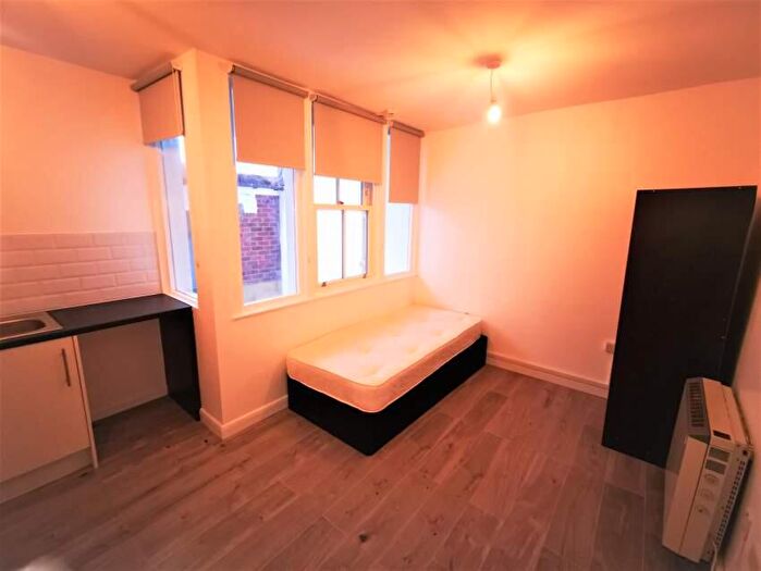Flat To Rent In Bedford Square, Brighton, East Sussex, BN1