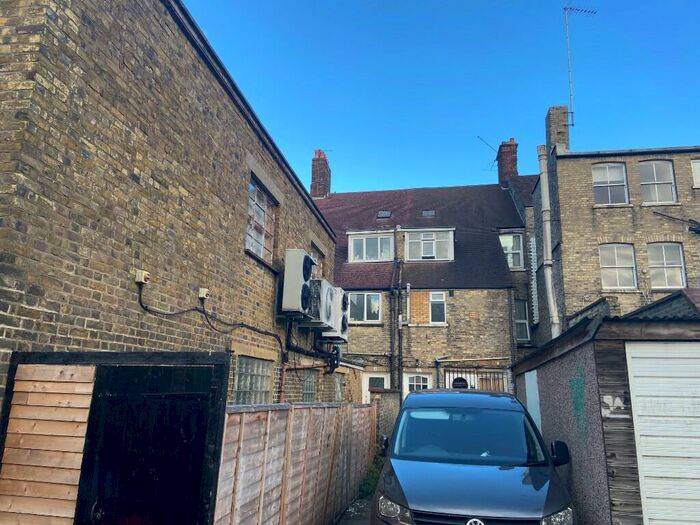 Studio To Rent In Ashbourne Parade, Finchley Road, London, NW11
