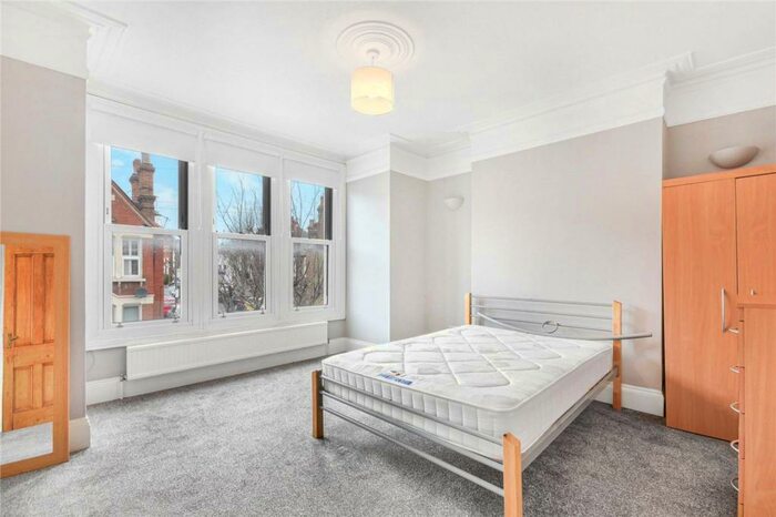 3 Bedroom Flat To Rent In Yukon Road, Balham, SW12