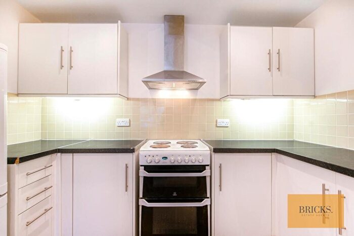 1 Bedroom Flat To Rent In Cliff Road, Camden, London, NW1