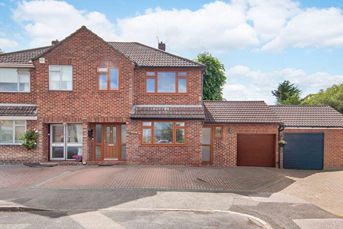 3 Bedroom Semi-Detached House For Sale In Racefield Close, Shorne, Gravesend, DA12