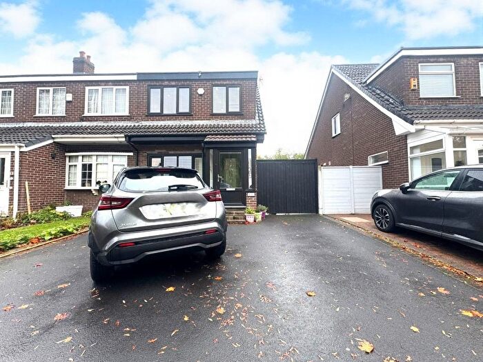 Property For Sale In The Fairway, Manchester, M40