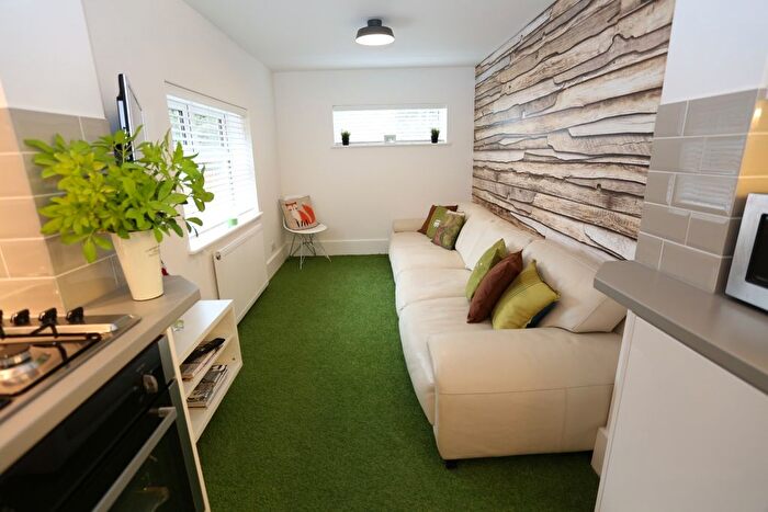 1 Bedroom Studio To Rent In Tavistock Street, Luton, Bedfordshire, LU1