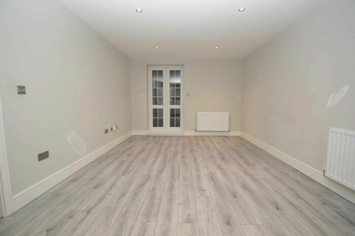 2 Bedroom Flat To Rent In Welcomes Road, Kenley, Purley, CR8