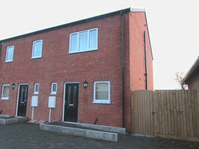 2 Bedroom Town House To Rent In Church Row, The Grove, Grantham, NG31