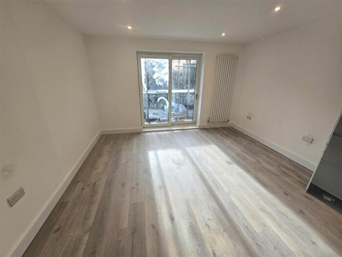1 Bedroom Apartment To Rent In Clouds Hill Road, Bristol, BS5