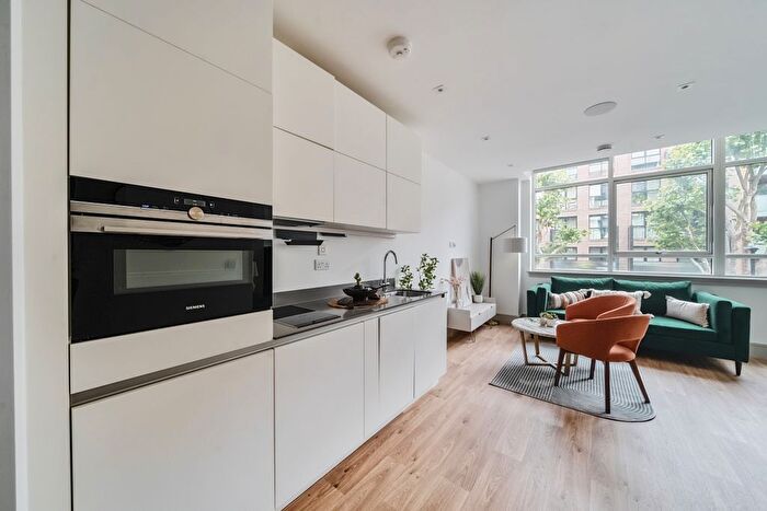 Studio To Rent In Lawrence Road, London, N15