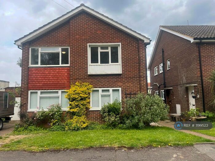 2 Bedroom Maisonette To Rent In Castle Rd, Epsom, KT18
