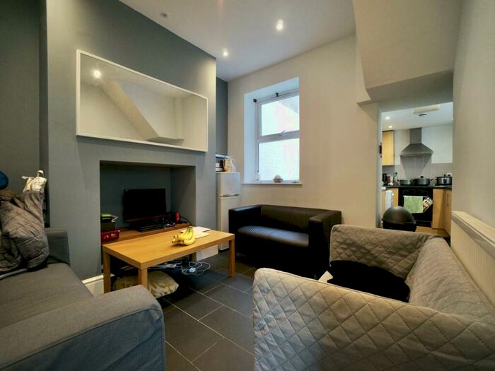 5 Bedroom House To Rent In College Road, Bangor, Gwynedd, LL57