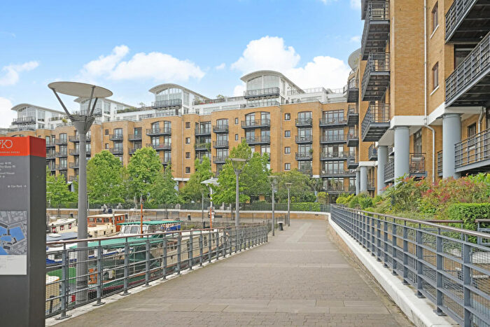 1 Bedroom Flat To Rent In Swan Court, Star Place, E1W