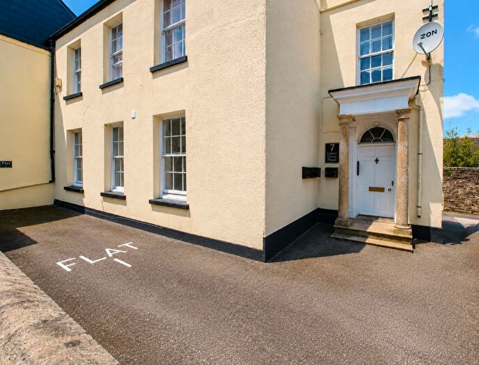 2 Bedroom Flat To Rent In Flat Lower Bore Street, Bodmin, PL31