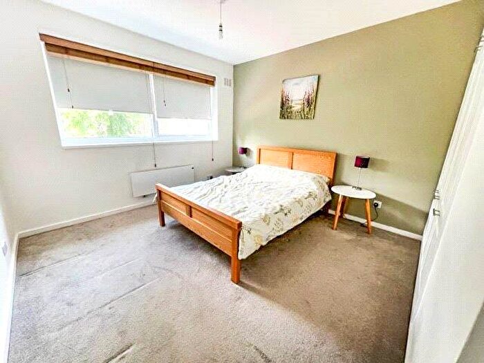 2 Bedroom Flat To Rent In Brooklands Road, Sale, M33