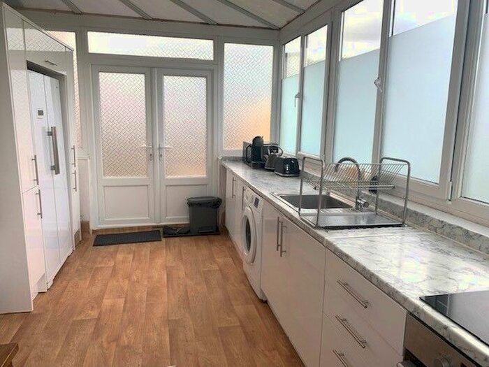 2 Bedroom Bungalow To Rent In Elsrick Avenue, Morden, SM4