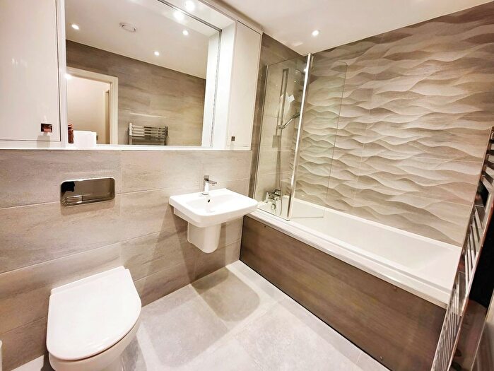 1 Bedroom Flat To Rent In Walkershall Way, Manchester, Greater Manchester, M20