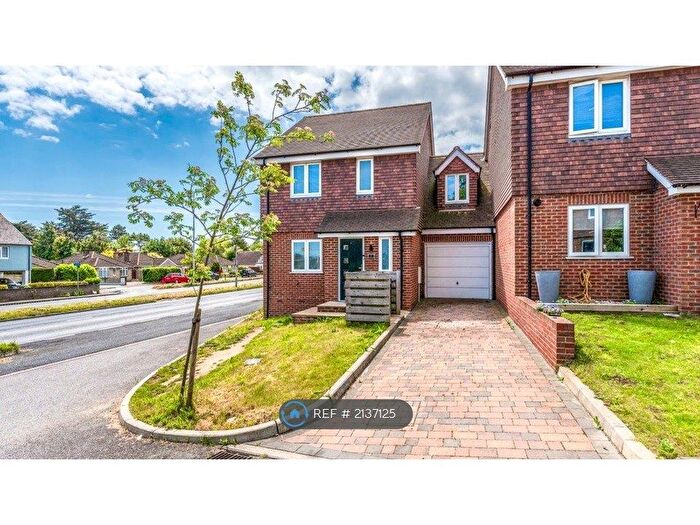 3 Bedroom Detached House To Rent In Dewpond Close, Lancing, BN15