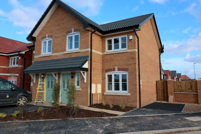 3 Bedroom Semi-Detached House To Rent In Selston Close, Harworth, DN11