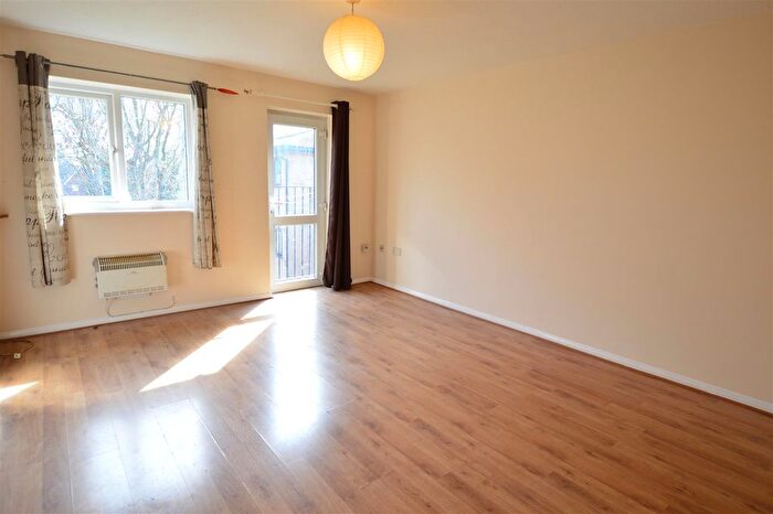1 Bedroom Flat To Rent In Victoria Court, Slough, SL2