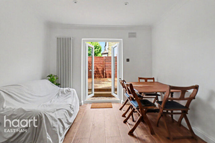 2 Bedroom Maisonette For Sale In Market Street, London, E6