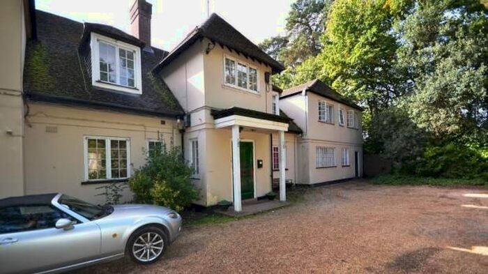 Studio To Rent In Lakeside, Sandhurst Road, RG40