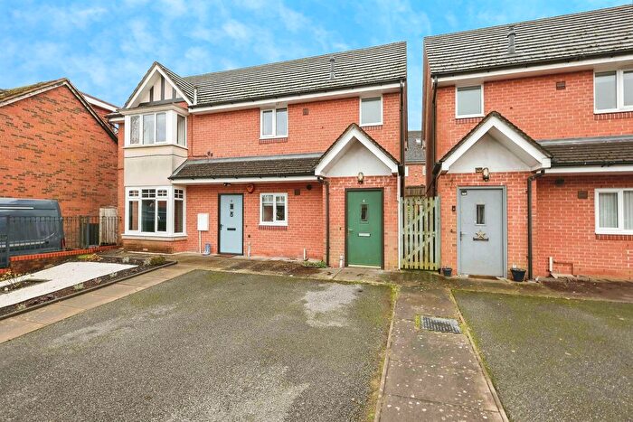 2 Bedroom Maisonette For Sale In Pembrook Drive, Northfield, Birmingham, B31