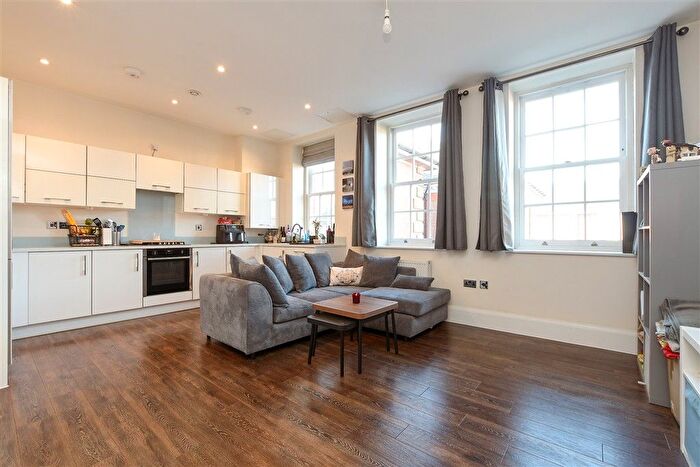 2 Bedroom Flat For Sale In Sherwood Way, Epsom, Surrey, KT19