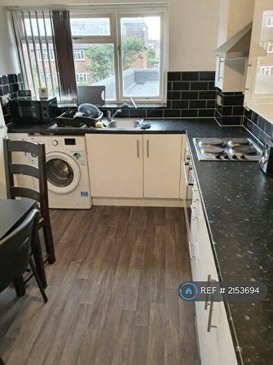 3 Bedroom Flat To Rent In Flats Above Mile Road, Bedford, MK42