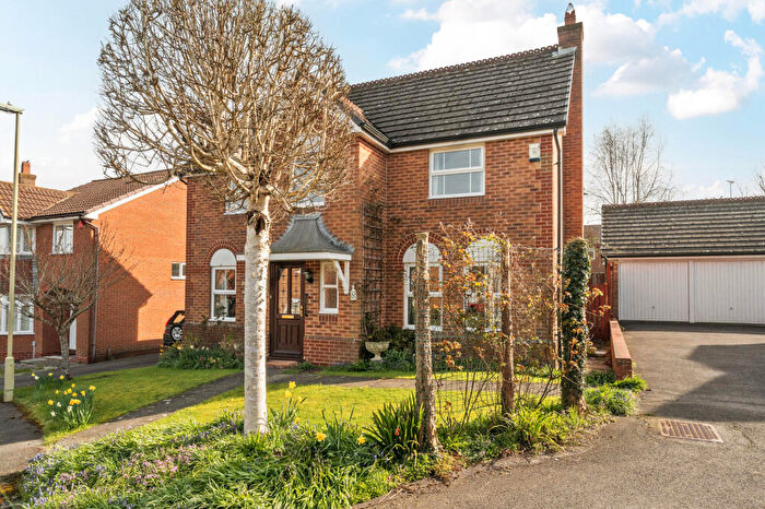 4 Bedroom House For Sale In Fontwell Drive, Alton, GU34