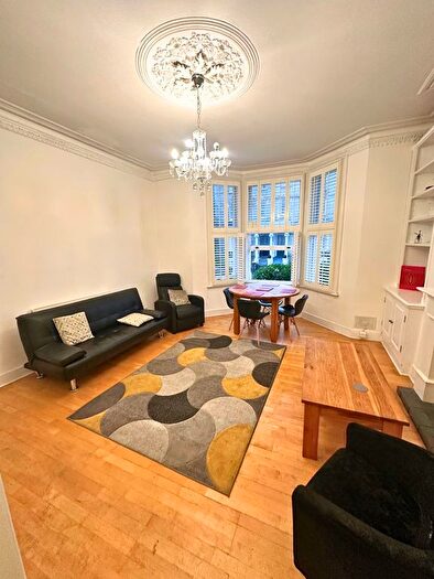 2 Bedroom Flat To Rent In Edith Road, West Kensington, London, W14